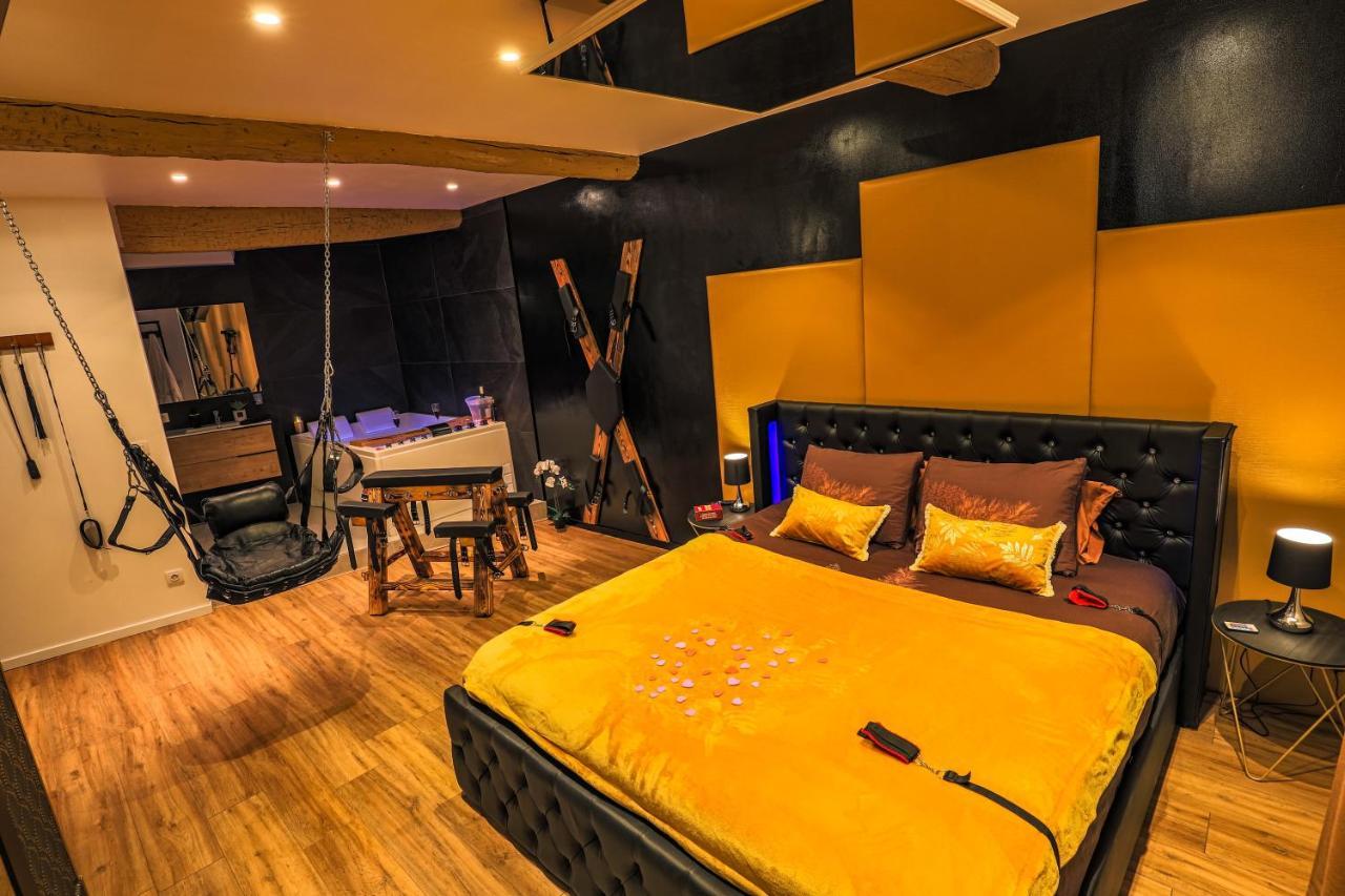 La Loveroom Bdsm Grassoise "La Chambre Des Desirs" Grasse Ngoại thất bức ảnh